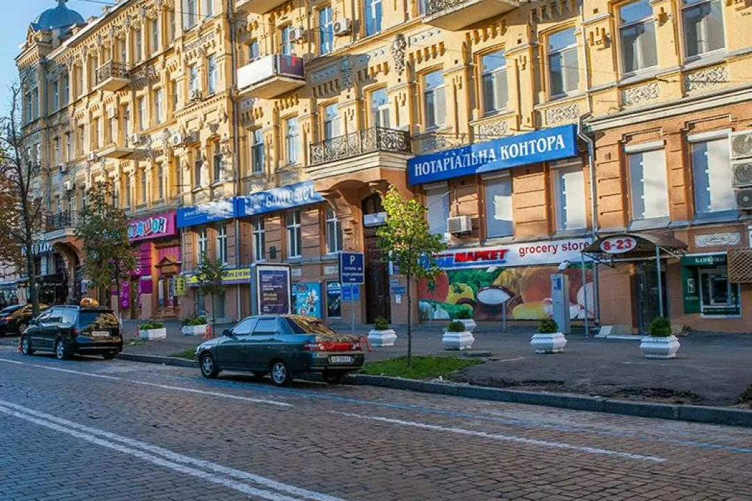 Центральні вулиці Києва очистили від рекламних вивісок: який вони тепер мають вигляд