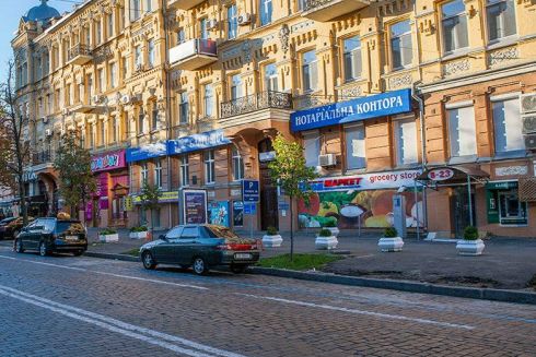 Центральні вулиці Києва очистили від рекламних вивісок: який вони тепер мають вигляд