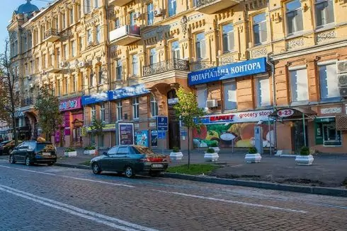 Центральні вулиці Києва очистили від рекламних вивісок: який вони тепер мають вигляд