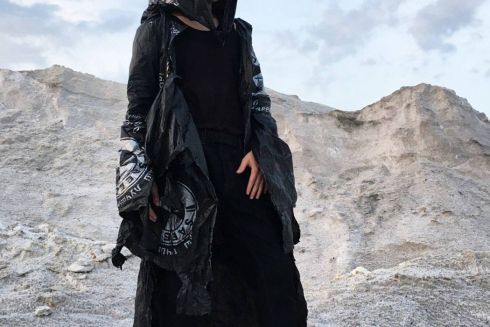 Поліетиленові пакети замість одягу – українська дизайнерка сворила колекцію зі сміття