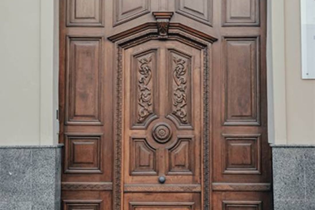 Дивіться, як у Львові відновили історичні дерев’яні двері: фото