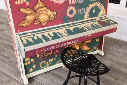 На вулицях Харкова з'являться розфарбовані піаніно