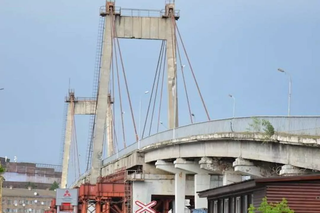 Рыбальский мост закрыли для пешеходов. Его демонтируют