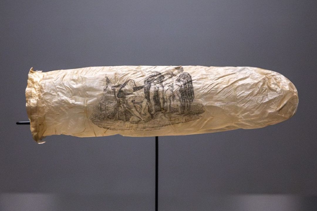 Скандал у Рейксмузеї: презерватив 19 століття з еротичною гравюрою викликав протести