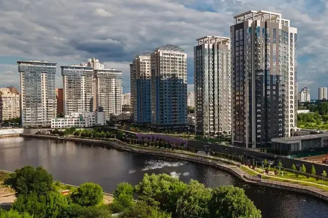 Київську владу закликали відкрити для всіх набережну Дніпра біля елітного ЖК