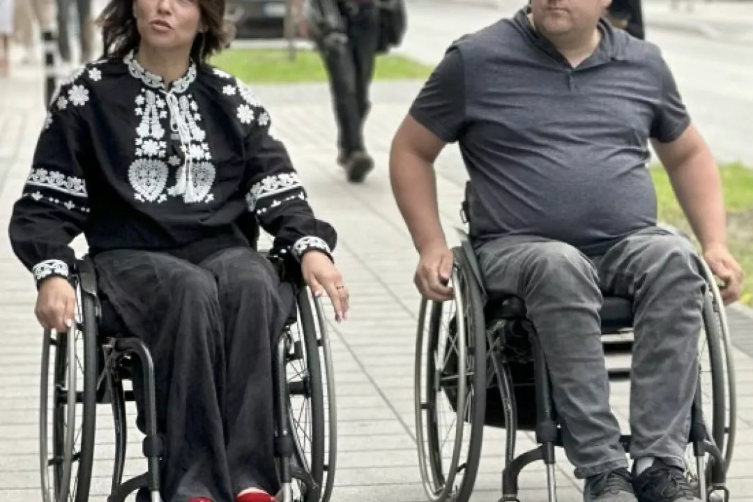 У Рівному за кошти бізнесу облаштували інклюзивний маршрут