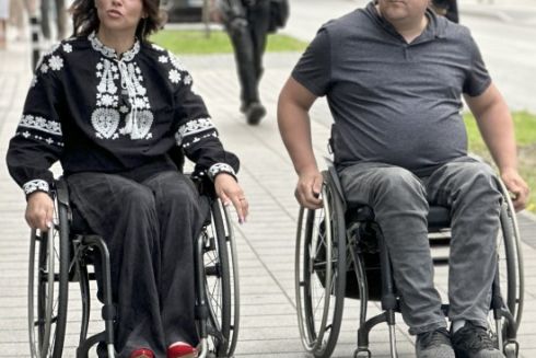 У Рівному за кошти бізнесу облаштували інклюзивний маршрут