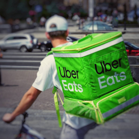 Uber Eats запрацював у Києві в тестовому режимі