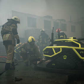 Фото: Пожежу у Києві вперше допомагав гасити робот