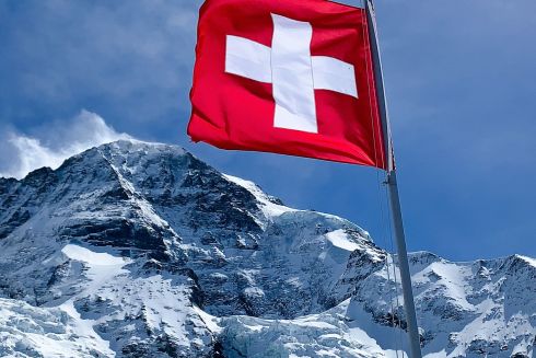 Швейцария будет платить украинским беженцам до 4 тысяч евро за возвращение домой