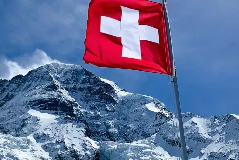 Швейцария будет платить украинским беженцам до 4 тысяч евро за возвращение домой