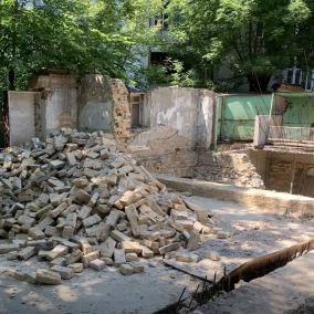 Активісти зупинили незаконні роботи на фундаментах палацу Розумовського