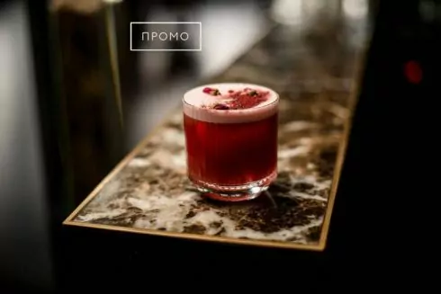 ТОП коктейлів до Нового року з улюблених серіалів та фільмів