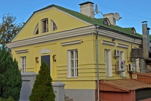 Суд зобов’язав власника садиби Балабух на Подолі укласти охоронний договір