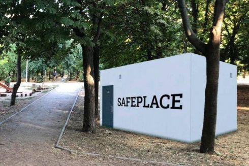 Одеські активісти почали створювати вуличні укриття для громадських місць