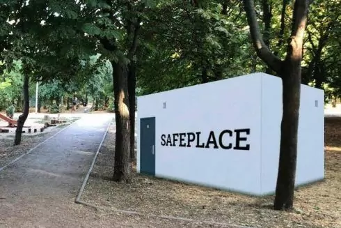 Одеські активісти почали створювати вуличні укриття для громадських місць