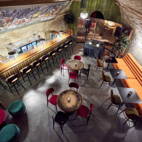 У новому клубі на «Арсенальній» відкрився коктейль-бар «Вогник»