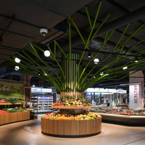 В Киеве открылся новый супермаркет Ultramarket: с паназиатским кафе и фермерскими продуктами