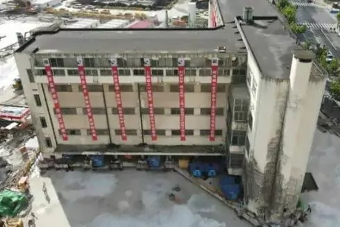 В Шанхае &laquo;переместили&raquo; историческое здание на 62 метра, чтобы не сносить его: видео