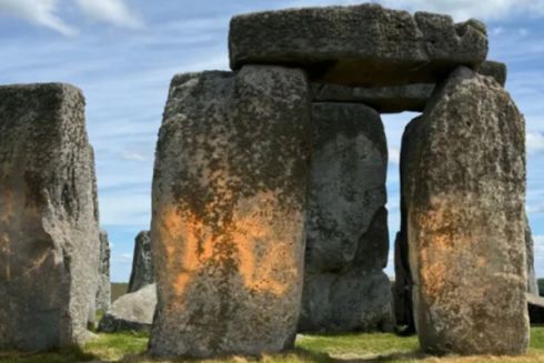 В Англії екоактивісти пофарбували помаранчевою фарбою Стоунгендж