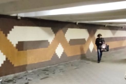 Кияни самостійно перефарбували підземний перехід біля "Теремків"