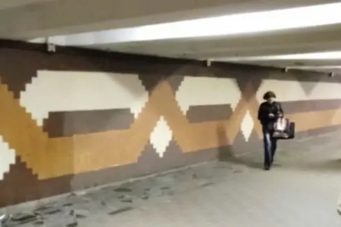 Киевляне самостоятельно перекрасили подземный переход возле "Теремков"