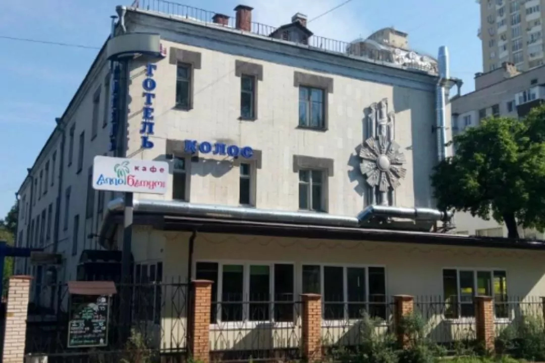 У Києві з молотка продали готель "Колос"