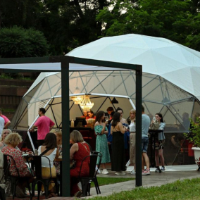 Біля Українського Дому відкрився літній простір з баром "Спільний"