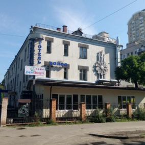 У Києві з молотка продали готель "Колос"
