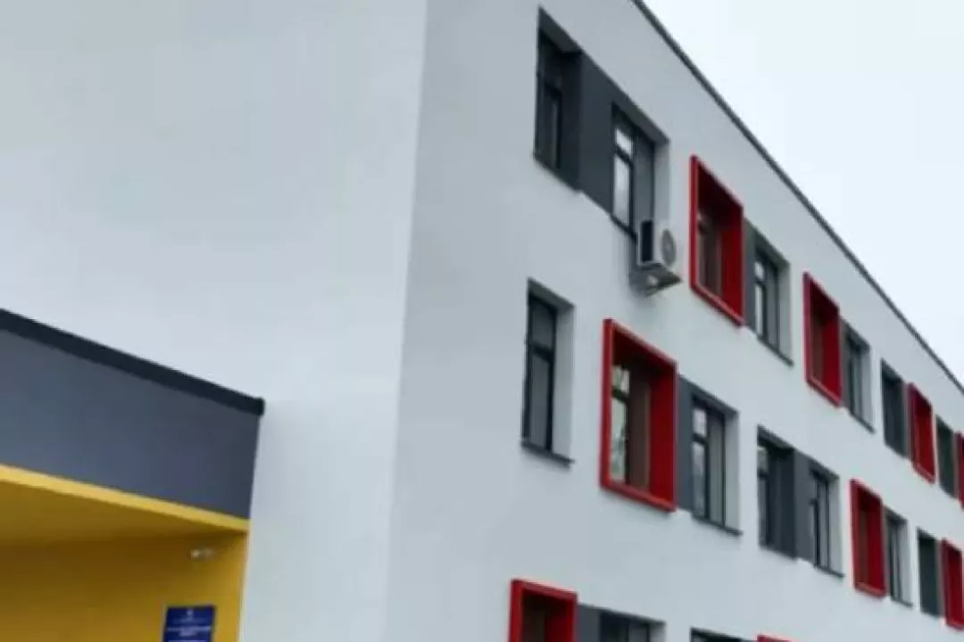 У Бородянці відновили ліцей №1, який був майже повністю зруйнований росіянами