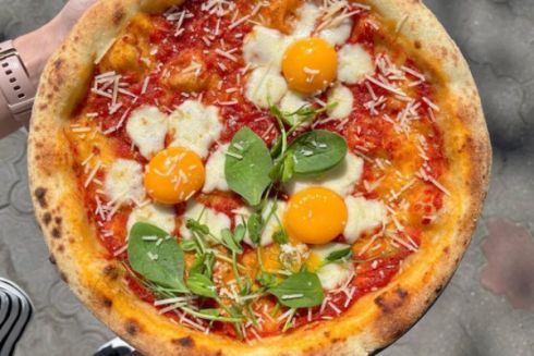 Піца, бургери та шаурма: на Виноградарі відрився новий заклад AYO