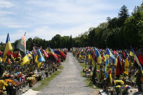 На Личаківському цвинтарі у Львові запрацювала електронна база поховань Героїв: як вона працює