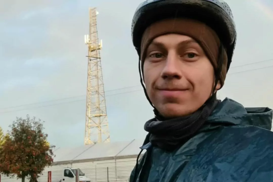 Поляк їде велосипедом з Варшави до Києва, аби зібрати гроші на реабілітацію військовополонених