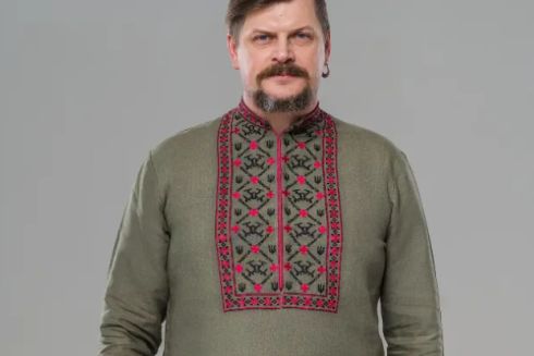 Дивіться, яку сорочку із вишитими дронами представили до Дня вишиванки