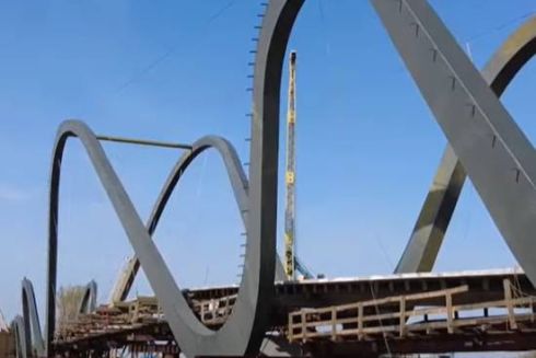 Міст-хвиля на Оболоні майже готовий: коли відкриють об’єкт