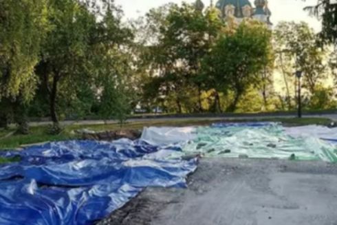 Біля Десятинної церкви демонтували незаконний "храм-МАФ"