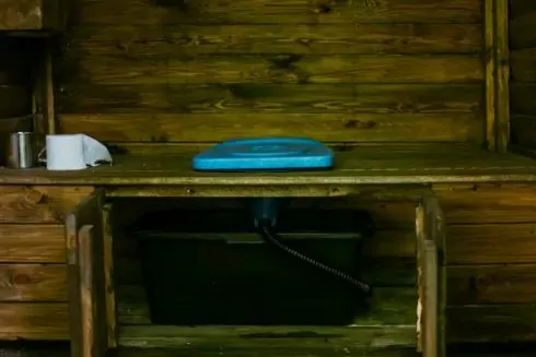 Во львовском парке установили первый в Украине безводный туалет