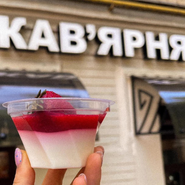 На Гончара открылось новое кафе Maybe Coffee с эклерами и круасанами