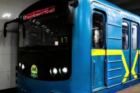 Попри оголошений конкурс, у метрополітені відмовляють жінок працювати машиністками