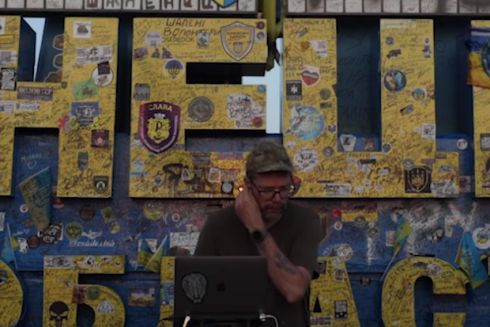 Тапольський влаштував dj-сет під Донецькою стелою, щоб зібрати гроші на дрони