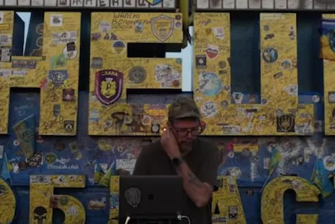 Тапольський влаштував dj-сет під Донецькою стелою, щоб зібрати гроші на дрони