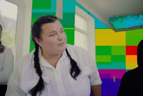 Alyona Alyona выпустила клип о буллинге в школе