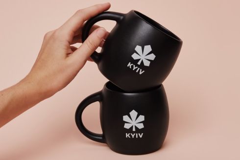 Бренд Orner выпустил чашки с альтернативным лого Киева