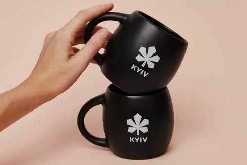 Бренд Orner випустив чашки з альтернативним лого Києва