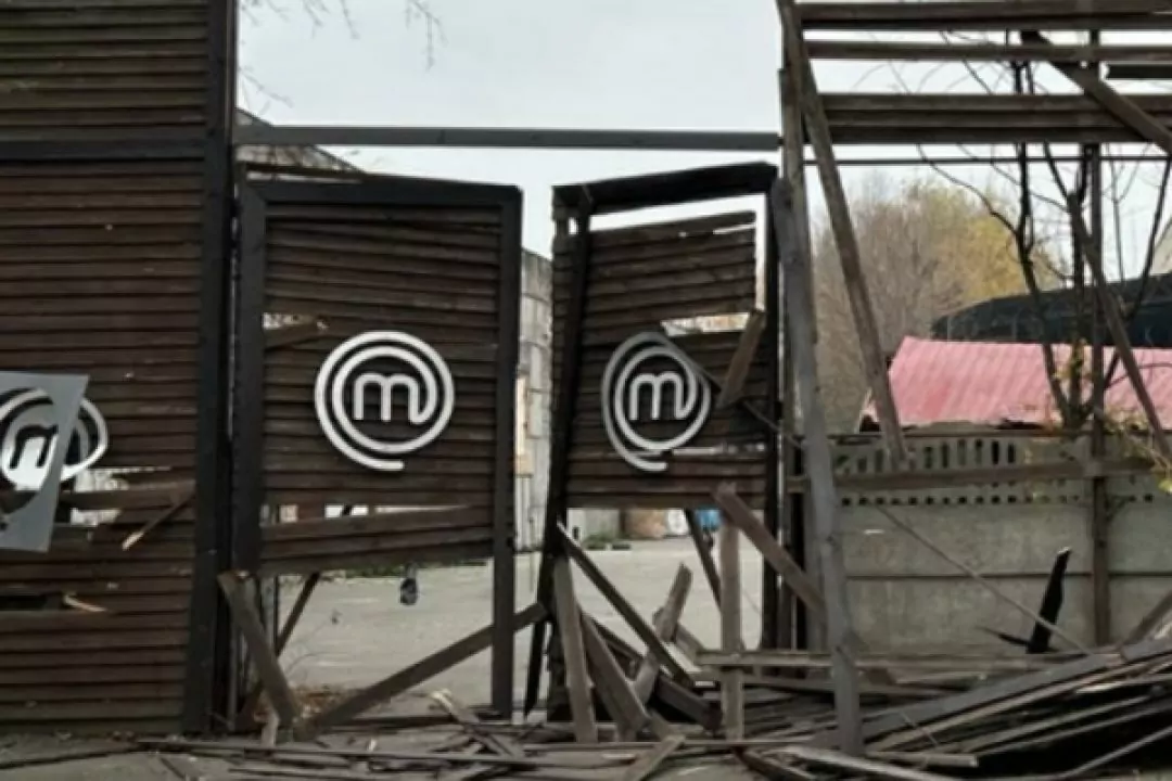 Знімальний павільйон шоу "МастерШеф" сильно постраждав внаслідок обстрілу Києва &ndash; фото