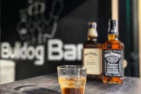 В Одессе открыли Bulldog Bar с коктейлями в честь бульдогов