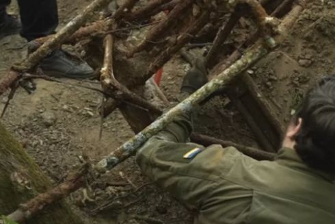 Под Киевом во время раскопок обнаружили останки восьми британских истребителей