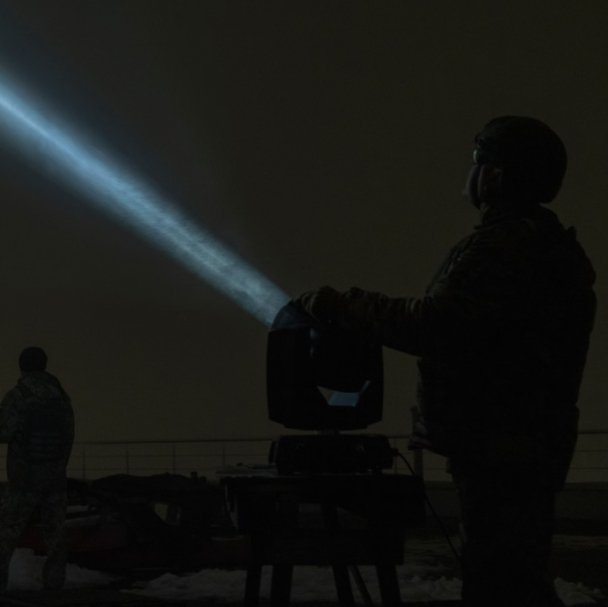 Дивіться, як бійці добровольчого формування Києва збивають вночі ворожі дрони