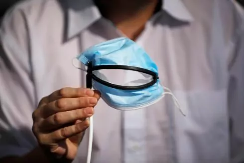 Ізраїльська компанія зробила маску для обличчя, в якій можна їсти