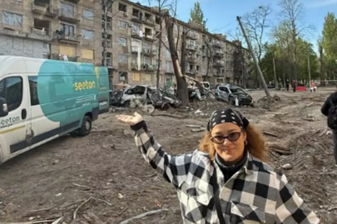 Активісти самостійно ліквідовують наслідки атаки по будинку на Святошині